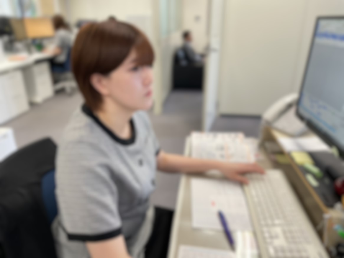 事務職 社員写真①
