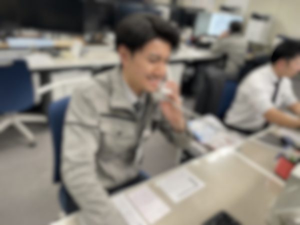 営業職 社員写真①