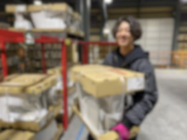 倉庫職 社員写真②